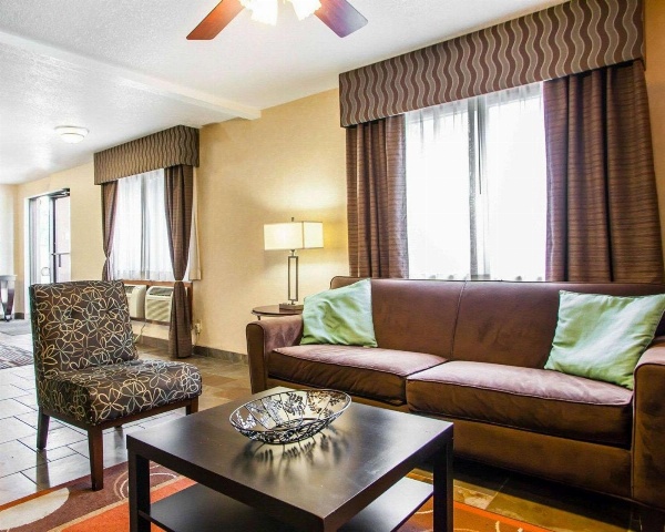 Quality Inn & Suites Ankeny-Des Moines image 6