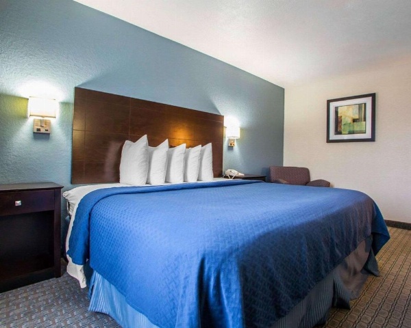 Quality Inn & Suites Ankeny-Des Moines image 9